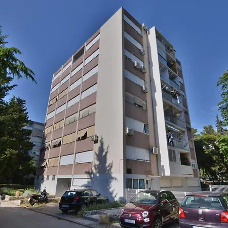 Parkview With Balcony Apartment