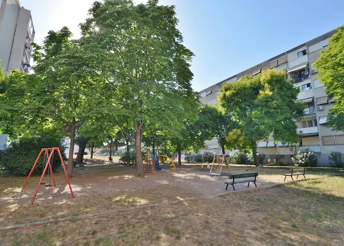 Parkview With Balcony Apartment *