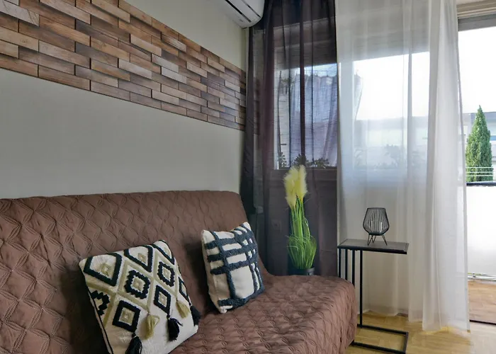 Parkview With Balcony *