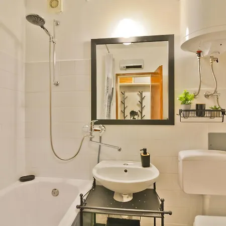Апартаменты Parkview With Balcony
