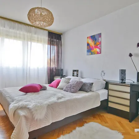 Апартаменты Parkview With Balcony