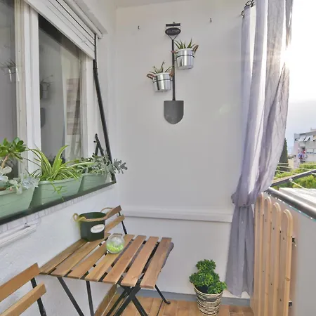 Parkview With Balcony Апартаменты